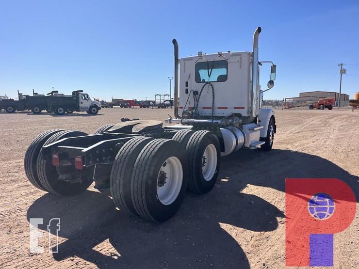 2021-freightliner-coronado-122-sd-image-5