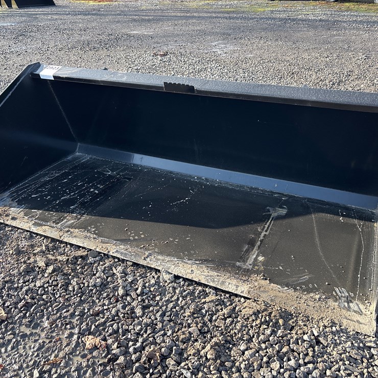 #2923 • new 84” large capacity snow/material bucket