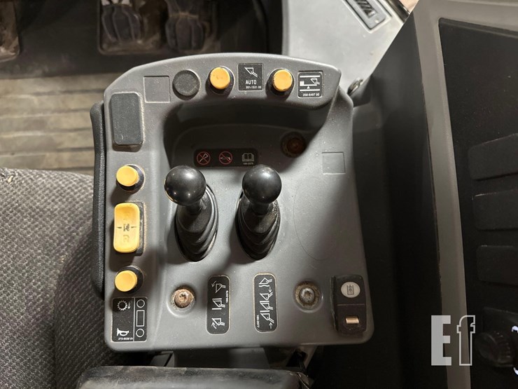 2017-caterpillar-962m-image-22