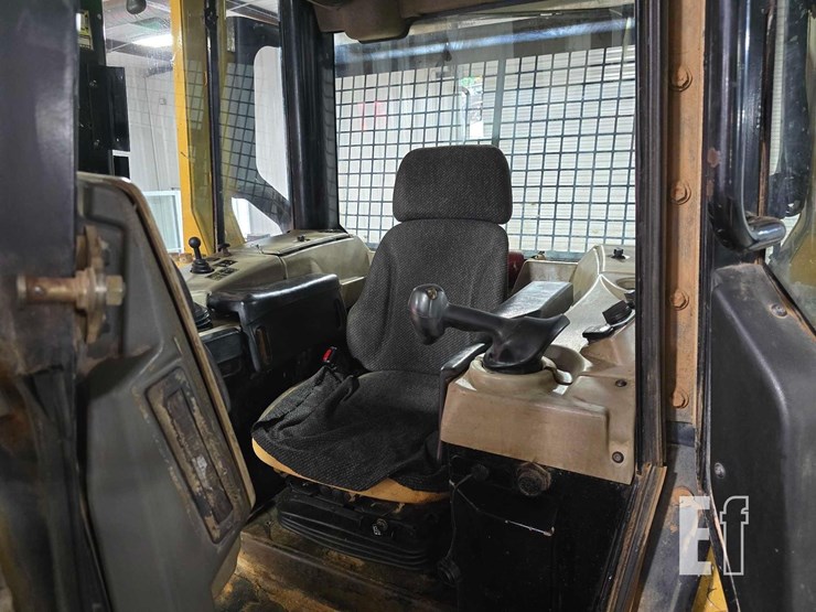 2016-caterpillar-d6n-lgp-image-17