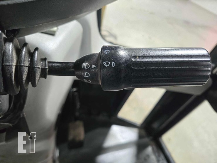 2018-caterpillar-906m-image-18