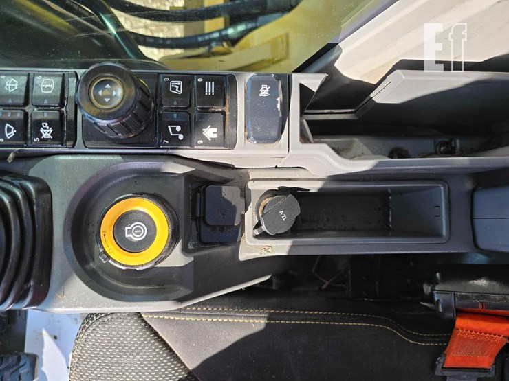 2020-caterpillar-323-image-24