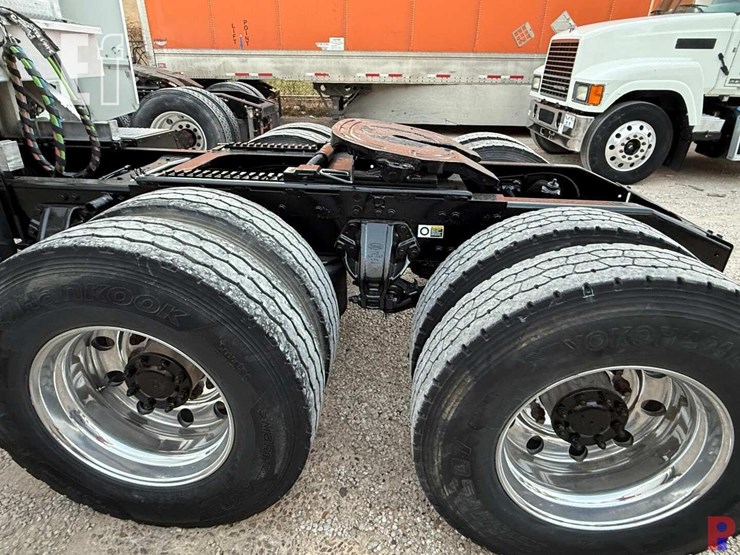 2007-peterbilt-379-image-10