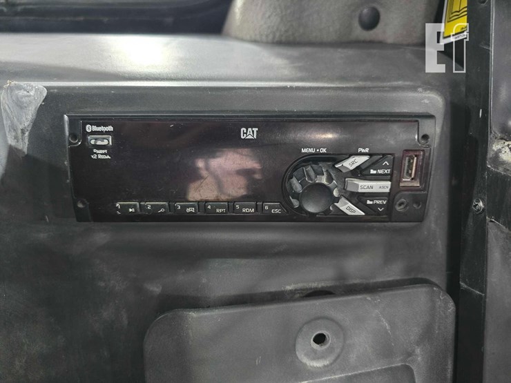 2015-caterpillar-299d-xhp-image-21