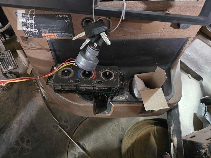 2012-mack-granite-gu713-image-17