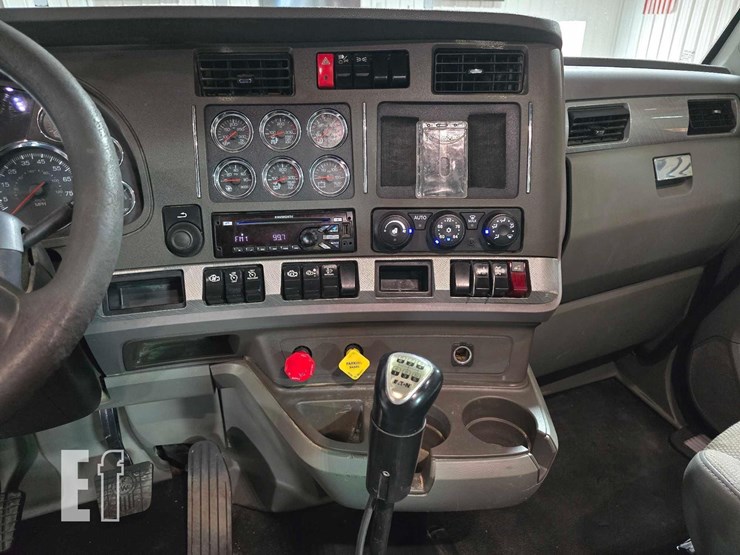 2015-kenworth-t680-image-10