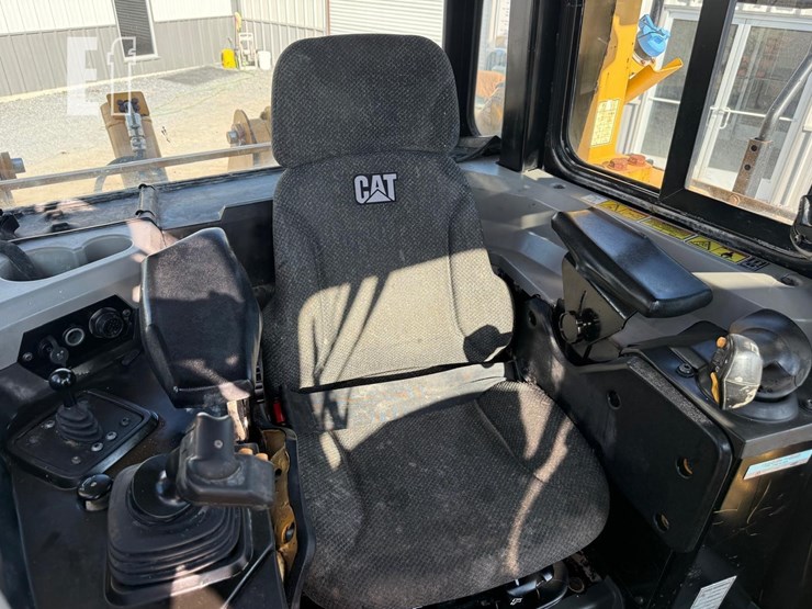 2019-caterpillar-d6t-xw-image-8