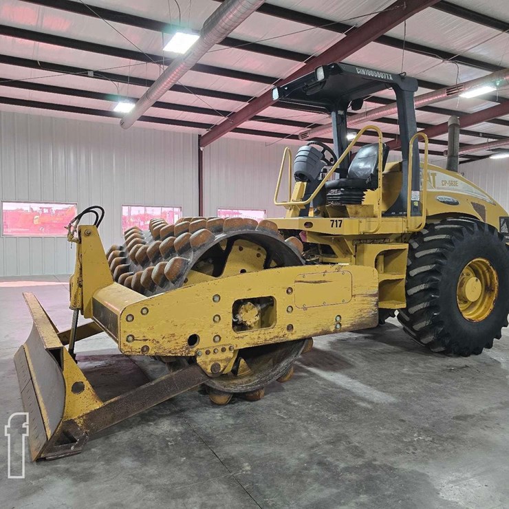 2005 CATERPILLAR CP-563E