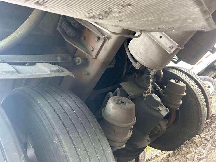 2018-peterbilt-320-image-23