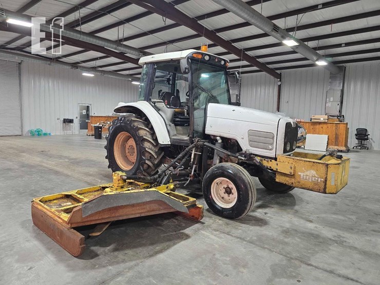 2005-massey-ferguson-5455-image-2