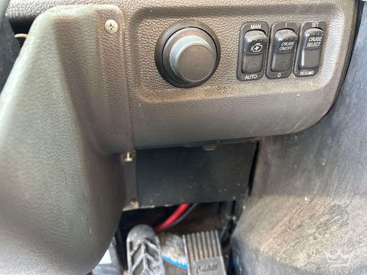 2017-peterbilt-320-image-30