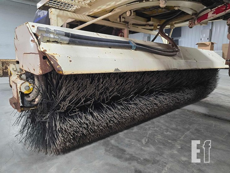 2013-superior-broom-dt80ct-image-31