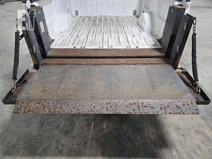 2013-ford-f150-xlt-image-12