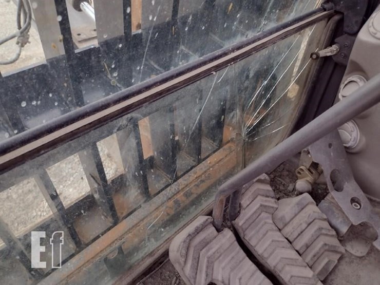 2015-volvo-ec220e-lr-image-9