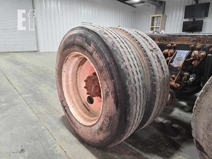 2012-mack-granite-gu713-image-26