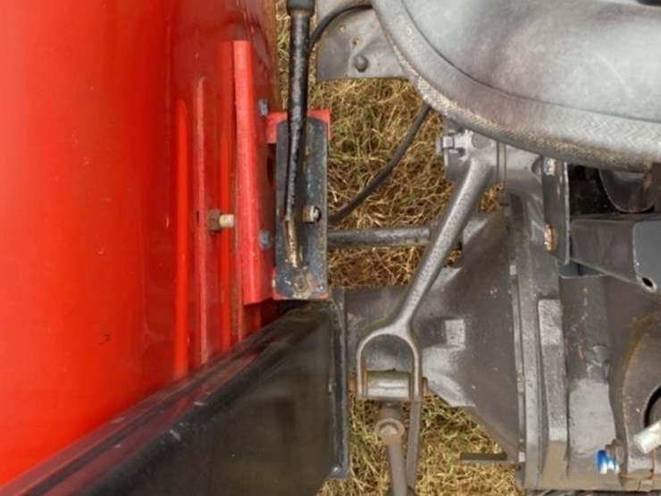 massey-ferguson-240-image-5