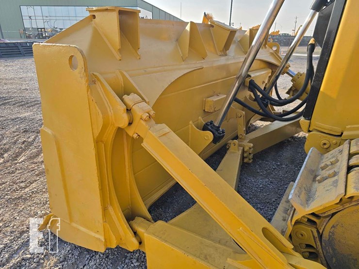 2020-caterpillar-d6-image-11