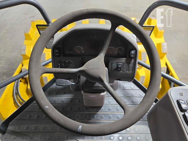 2014-volvo-sd115-image-14