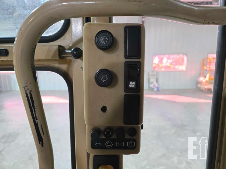 2001-caterpillar-140h-image-23