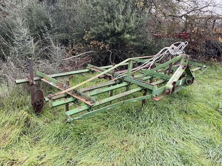 (offsite)-custom-3-pt-3-row-60"-cultivator-image-2