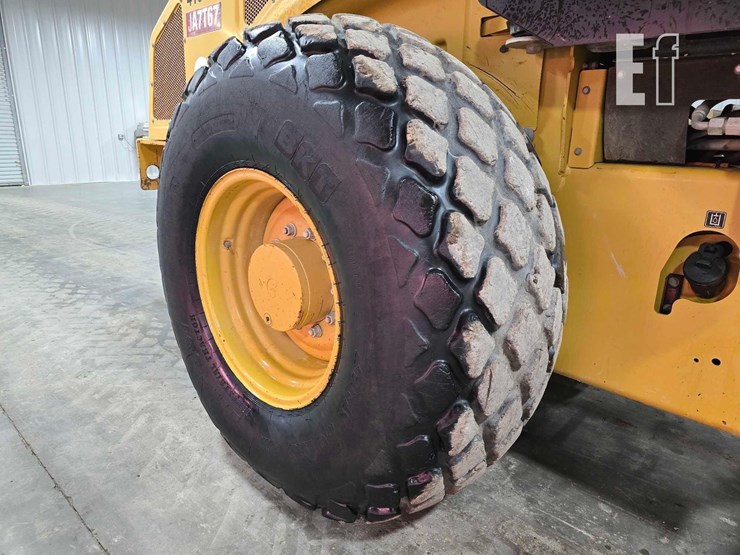 2012-caterpillar-cp56b-image-26