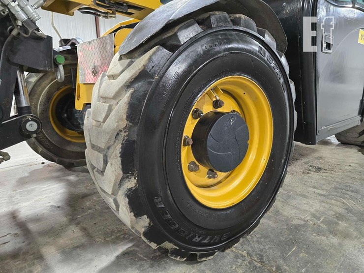 2020-caterpillar-th255c-image-26