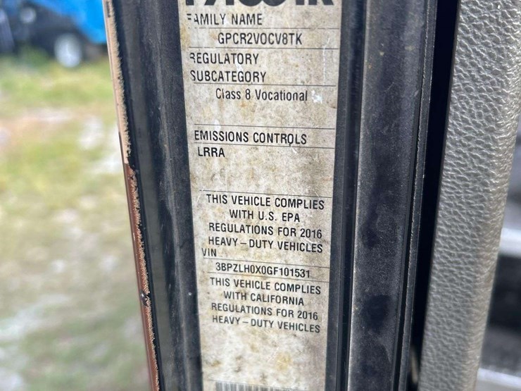 2016-peterbilt-320-image-5