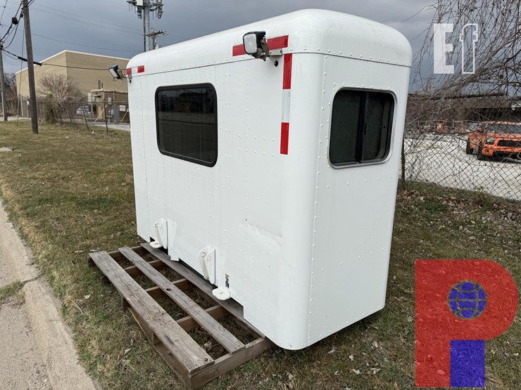 36-peterbilt-sleeper-w/-air-ride-components-image-1