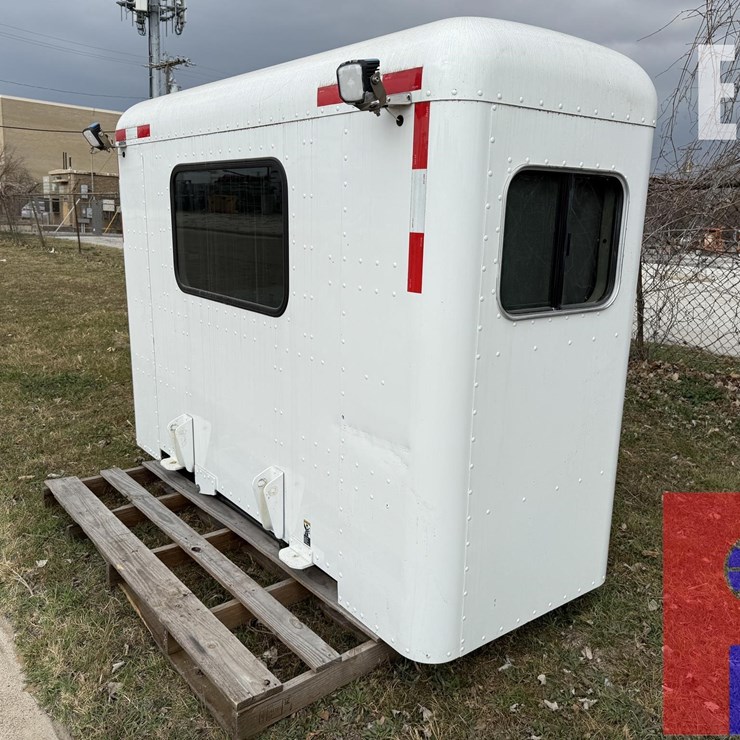 36 PETERBILT SLEEPER W/ AIR RIDE COMPONENTS