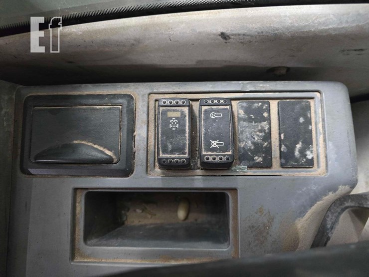 2016-deere-75g-image-19