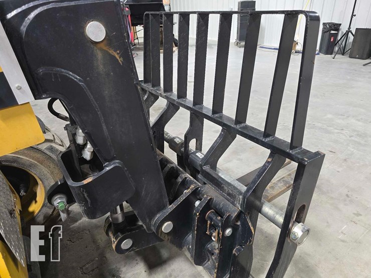 2020-caterpillar-th255c-image-13