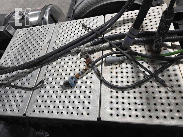 2004-international-paystar-5900-image-24