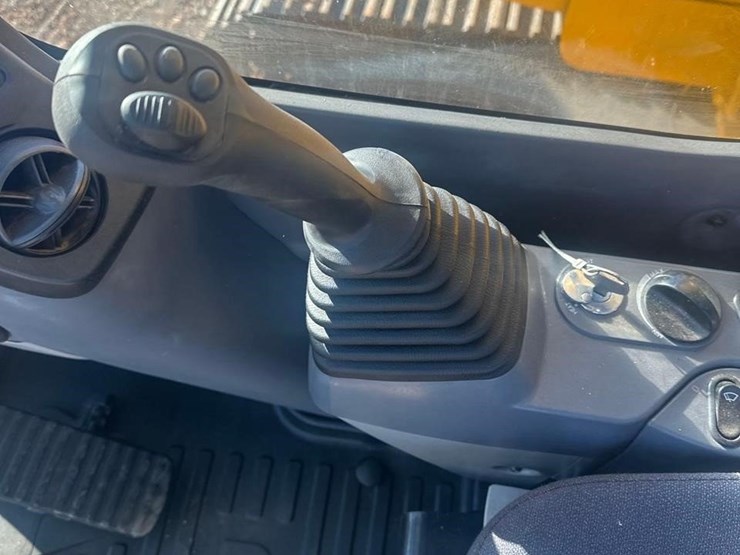 2021-komatsu-pc210-lc-11-image-34