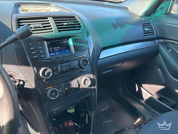 2017-ford-explorer-image-12