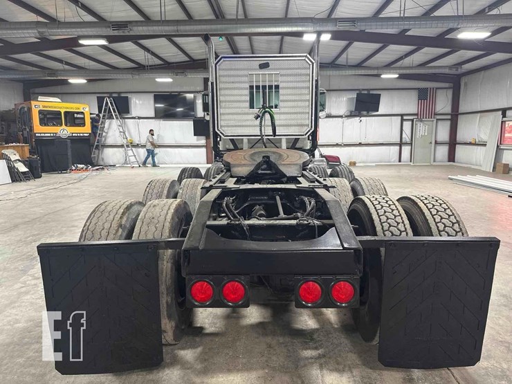 2012-mack-granite-gu813-image-8