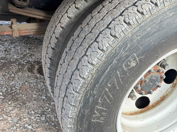 2004-gmc-w3500-image-9