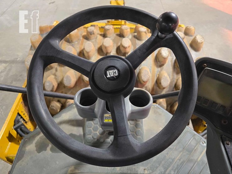 2012-caterpillar-cp56b-image-19