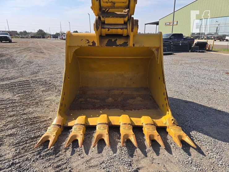 2016-caterpillar-349fl-image-11