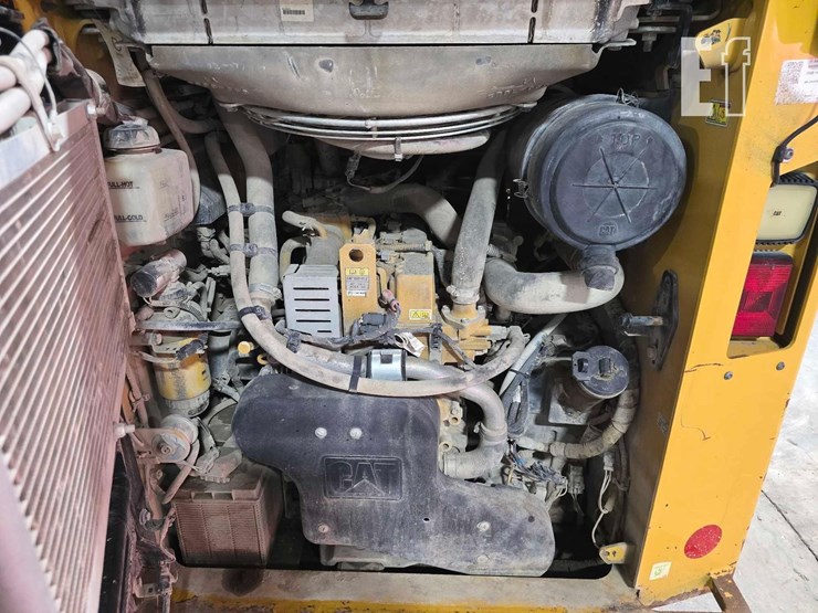 2020-caterpillar-262d3-image-24