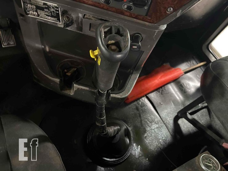 2009-mack-granite-gu713-image-19