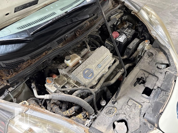 2011-nissan-leaf-image-25