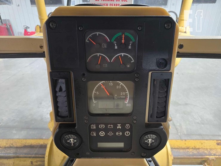 2005-caterpillar-140h-image-19