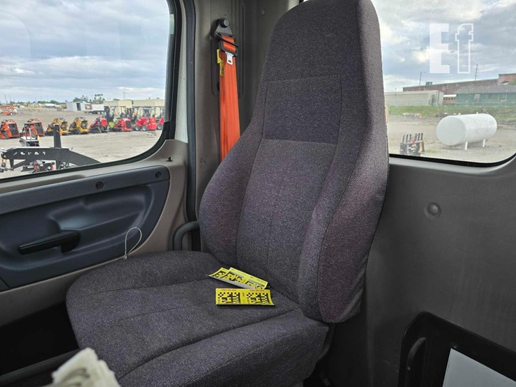 2018-freightliner-cascadia-113-image-22