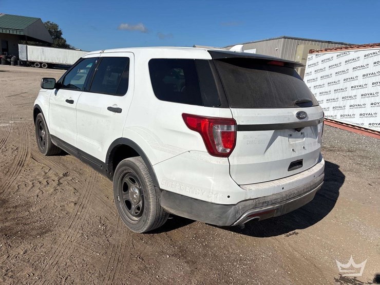 2017-ford-explorer-image-3