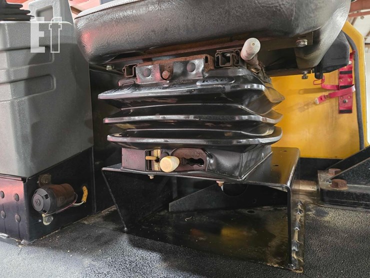 2013-caterpillar-cs44-image-26