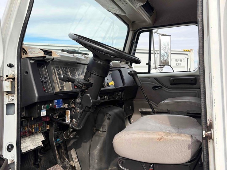 international-4900-image-16