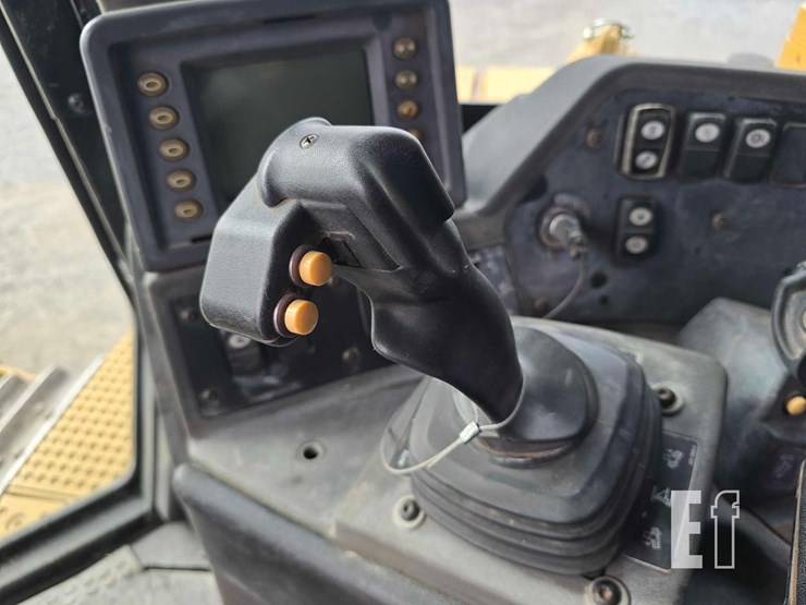 2006-caterpillar-d8t-image-16