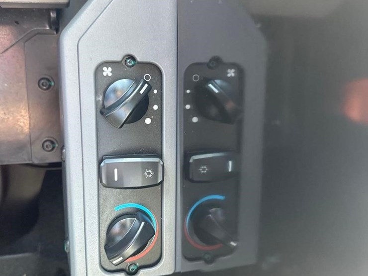 2025-caterpillar-305.5e2-image-26