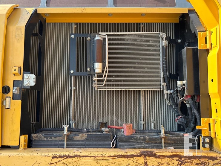 2018-deere-350g-lc-image-25