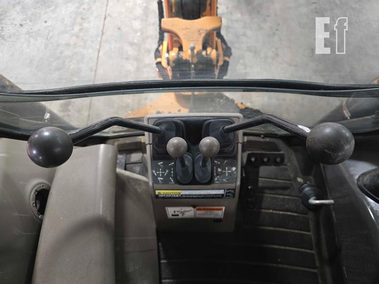 2013-case-580n-image-23